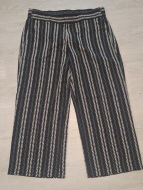Roz & Ali Capri Pants Wide Leg Pull On Black and Creme Striped